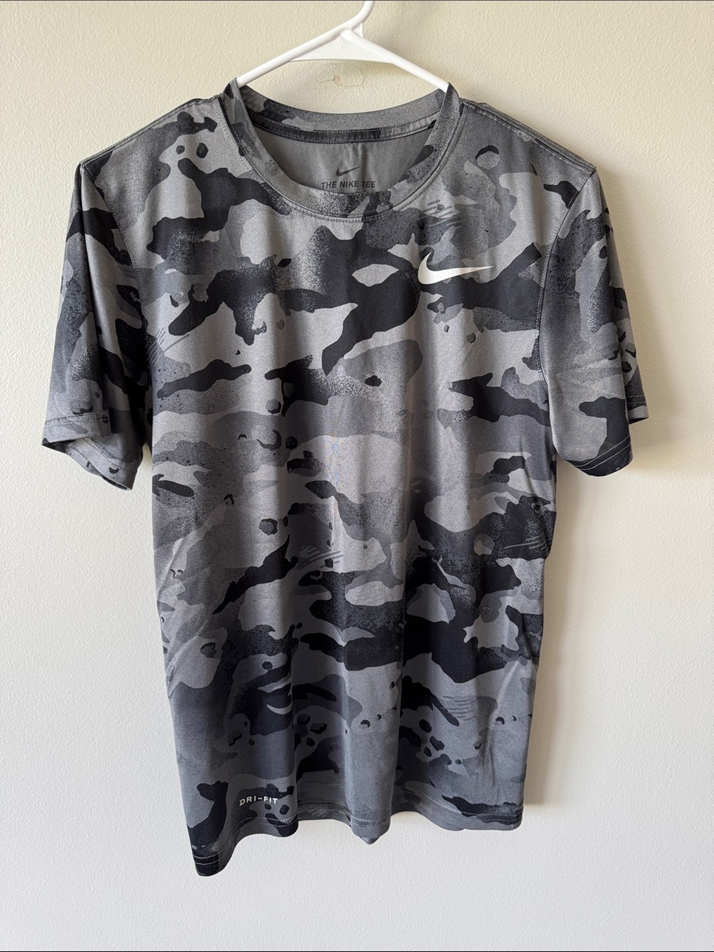 Nike Short Sleeve Camo Performance Tee in Gray/Black